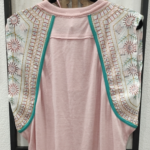 Casual Pink Sleeveless Tee with Embellished Detail - Picture 4 of 5